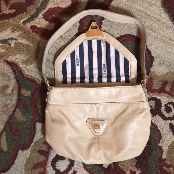 POUR LE VICTOIRE Leather Shoulder-bag Purse Luxe Natural & Gold LOGO Stripe NEW - Picture 7 of 15